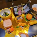 古屋旅館 - 夜ご飯の先付け。美しいし、どれも、細かい仕事がされている。