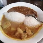 トプカ - インドポークと欧風あ牛すじカレー