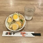 香港料理 千里香 - サービス味玉、押し豆腐、キャベツ