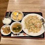 香港料理 千里香 - 五目チャーハン760円+サービス味玉、押し豆腐、キャベツ