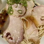 らぁめん鴇 - 下にまだ鶏ムネと厚いバラが居ました