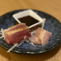 焼鳥と水炊き 櫛田 - 鶏刺し（モモとムネの2種盛り）