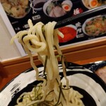 俺の中華たなか家 - 「自家製太麺」をリフト⤴️そのまま食べると小麦の味わいを感じる逸品☆