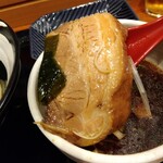 俺の中華たなか家 - 熱々つけ汁に浸したチャーシューは柔らか♬トロトロ♥