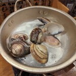 なかめのてっぺん 品川 - お通しのはまぐり。身がぷりっぷり。