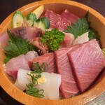 Takuhai Bentou Shokudou Tabagoya - 海鮮丼