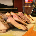 アティコドス - 豚肩ロースのプランチャ