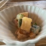 中町食堂 - 小鉢　高野豆腐と胡瓜、トマトの和え物。