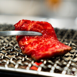 Counter Yakiniku (Grilled meat) ♪ Enjoy high-quality Japanese beef grilled to your liking on a charcoal grill ♪