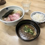 麺処 有彩 - こってりつけ麺特製の中盛とご飯