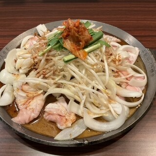 新鮮な精肉を使用した料理や季節の美味しいメニューに笑顔溢れる