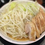 229163171 - ミニ豚の麺半分で野菜コールはこんなビジュアルです。