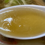 麺屋 ようすけ 堀米店 - 黄金色に輝く透き通ったスープ。佐野の王道です。