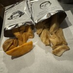 東京食賓館 - チェダーチーズ、アンチョビ＆がーりく
