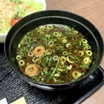 大阪屋 - ■ 味噌汁
      ネギたっぷり！まさに定食屋の味！