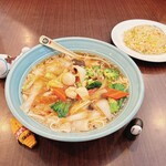 台湾料理 吉吉 - 料理写真:これで1280円
ちょっとコスパが(｀･ω･´)