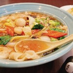 台湾料理 吉吉 - スープは知ってるアレね