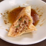 中華料理 三河屋 - 餃子は肉多めの餡
