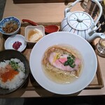 Taishiosoba Touka - ハーフ鯛塩そばと鮭といくらの親子茶漬け御膳