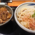 熟成うどん なかや - うどん出汁で炊いた牛すき焼き丼とぶっかけうどん