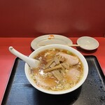 大吉 - チャーシュー麺。後ろの取り皿にも注目。
