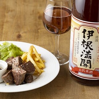 豊富なワインや季節の日本酒、クラフトビールで楽しい時間を彩る