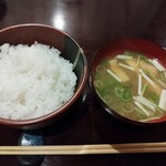 飯屋こふく - ご飯と味噌汁。ここのご飯いつも美味しい♪