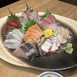 魚貝・鶏料理・日本酒 とよ新 - 海鮮8種盛り