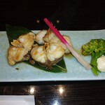 やっちろ - あんこうの醤油焼き、身がぶりぶりでフグの様、醤油は甘口の九州醤油かな、味変で山椒かけてみたけど、意外と美味しかったです!