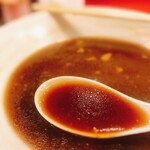 Suehiro Ramen Hompo - スープ大分黒いけどそこまでしょっぱくないの