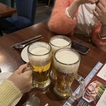 コサリ ニューコリアン テーブル トウキョウ - ビールで乾杯