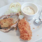 オイスタールーム - 牡蠣の香草焼きと牡蠣フライ