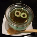 ふたり静 - これはスープではなく単なるもずく酢だろ。本格的スープが飲みたかった。