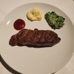 BEEF STEAK CLUB KIYO - USプライムサーロインステーキ 炭焼き２００ｇ、マッシュポテトとクリームスピナッチ