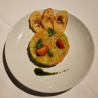 BEEF STEAK CLUB KIYO GINZA - サーモンのタルタル アボカドとサルサヴェルデ