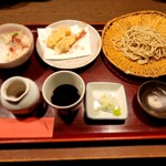 Teuchi Soba Ookawaya - せいろ蕎麦。食事が進んだところで提供される。コシ強めの新蕎麦は香りも良い