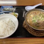 ささにしき食堂 - ささにしき食堂のホルモン煮込み定食。税込900円。ご飯もモツ煮も、うんめーこと！