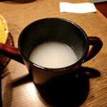 Teuchi Soba Ookawaya - 蕎麦湯。
                        かなり濃いめでドロッとしているがアッサリと飲める