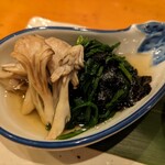 Teuchi Soba Kikkou - 野菜のお浸し（春菊・舞茸）