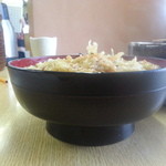 味処 つくし - 中サイズとはいえ、結構なボリュームですわ。U￣ー￣U ﾆﾔﾘ