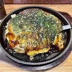 広島地お好み焼きタラちゃん - 肉玉子そば入り（王道イソノ生麺使用）　税込900円