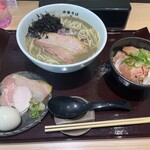 中華そば かむら - 濃厚煮干しそば大盛、特製トッピング、チャーシューのっけご飯