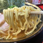 家系ラーメン大輝家 日吉店 - 麺リフト。