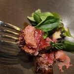 Bulls Tokyo - 栃木産黒毛和牛のフィレ  ビーツのピューレと共に