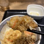 Yoshinoya - 玉子掛けて混ぜ混ぜ　コレが美味い〜