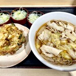 Irorian Kiraku - ｢柚子胡椒香る 白菜豚肉そば｣
                        ｢青森県産 ほたてと長ねぎのかき揚げ｣
                        ねぎを多めにして薬味小鉢が3つ