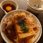 Kyougamo Ichiwagai To Kyou No Obanzai Ichibakouji - 名物豆腐丼