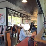 中華食房 石狩 - 店内の様子。