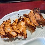 中華食房 石狩 - 焼き餃子(７個)。それにスープとご飯、自家製と思われる白菜漬けが。