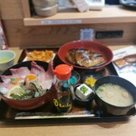 みなと食堂 - カンパチ海鮮丼